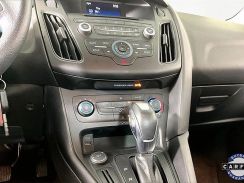 Used 2016 Ford Focus SE w/ SE Power Seat Package image 9
