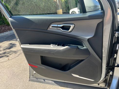 Used 2025 Kia Sportage LX image 18