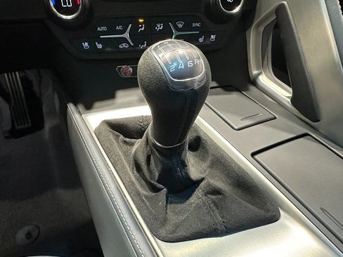 Used 2015 Chevrolet Corvette Z06 w/ 3LZ Preferred Equipment Group RWD image 31