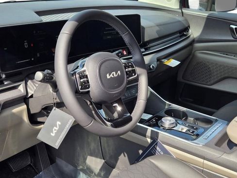 New 2026 Kia Carnival EX image 17