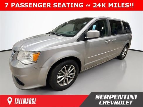 Used 2016 Dodge Grand Caravan SE image 1