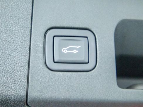 Certified 2024 Cadillac XT4 Premium Luxury image 17