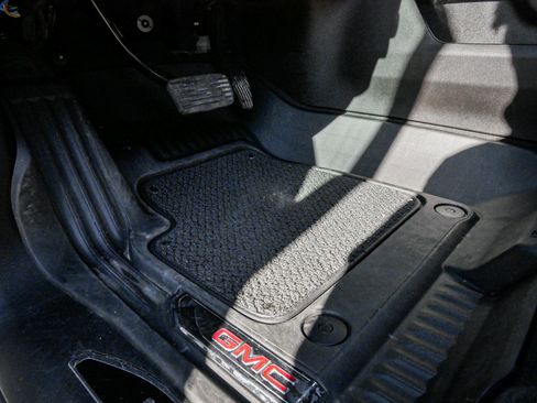 Used 2025 GMC Sierra 2500 Denali Ultimate image 17