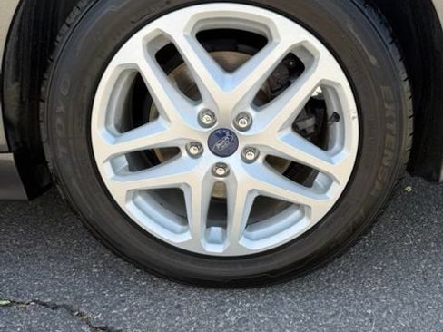 Used 2015 Ford Fusion SE FWD image 12