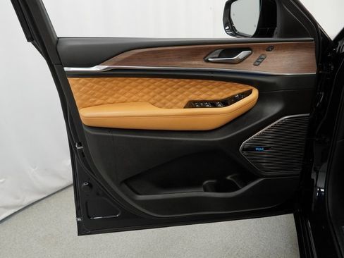 Certified 2024 Jeep Grand Cherokee L Summit w/ High Altitude Package image 41