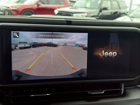 Used 2025 Jeep Gladiator Mojave w/ Convenience Group AWD/4WD image 19