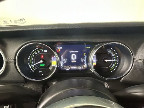 Used 2023 Jeep Wrangler Unlimited Sahara AWD/4WD image 20