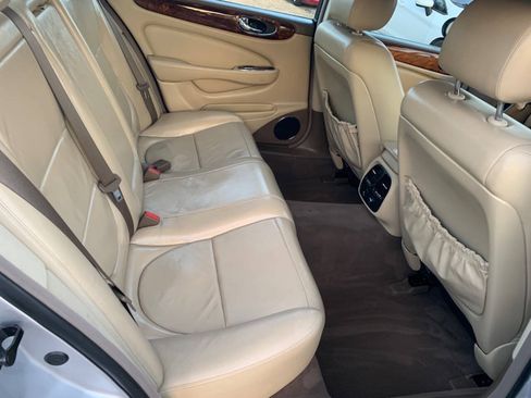 Used 2006 Jaguar XJ8 RWD image 12