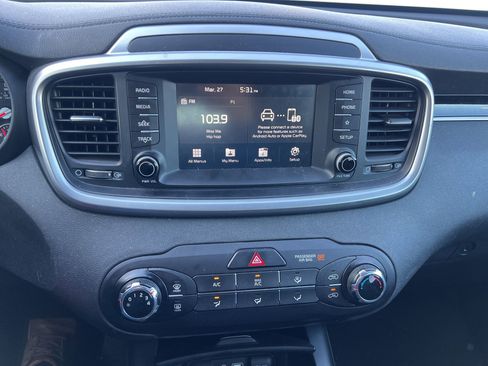 Used 2020 Kia Sorento LX image 29
