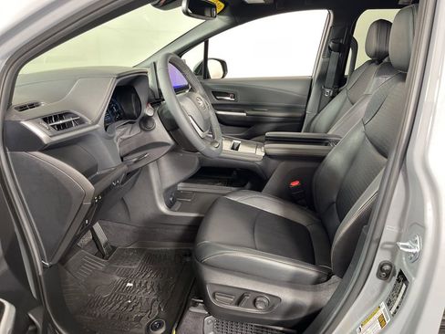 Used 2025 Toyota Sienna XLE Woodland Edition image 26