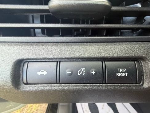 Used 2025 Nissan Altima 2.5 SV FWD image 17