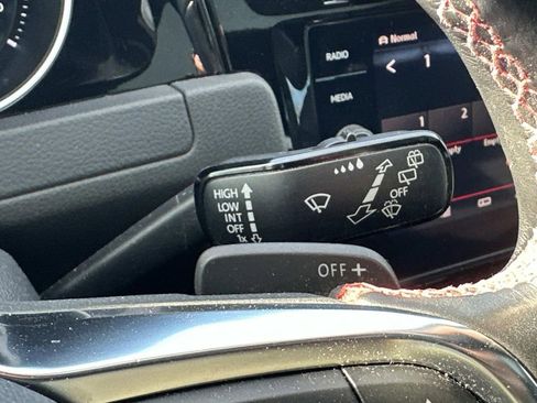 Used 2018 Volkswagen Golf 4-Door image 24