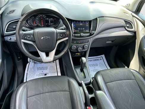 Used 2020 Chevrolet Trax LT w/ LT Convenience Package AWD/4WD image 19