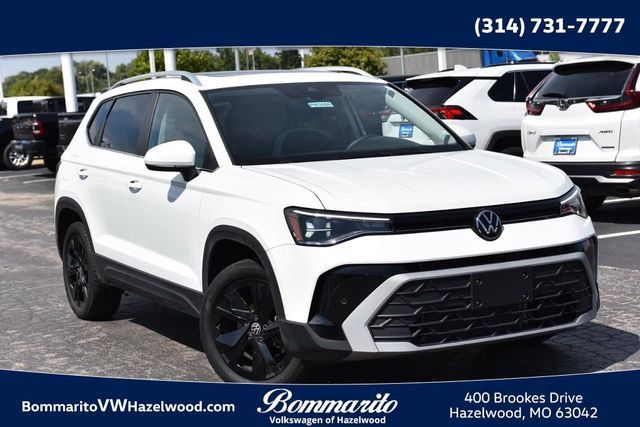 Used 2025 Volkswagen Taos SE w/ Panoramic Sunroof Package FWD image 1