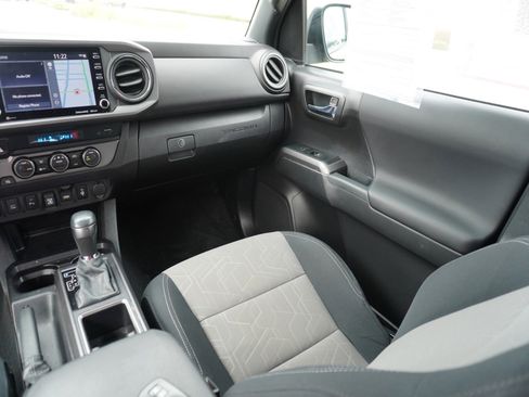 Used 2023 Toyota Tacoma TRD Sport w/ Advanced Technology Package image 15