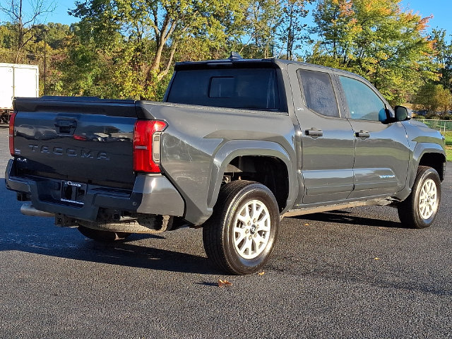 Used 2024 Toyota Tacoma SR5 AWD/4WD image 9