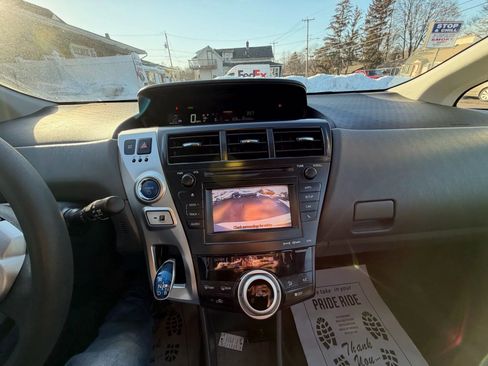 Used 2012 Toyota Prius V Five image 11