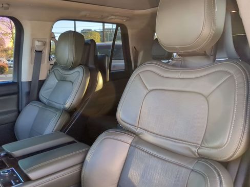 Used 2022 Lincoln Navigator L Black Label image 10
