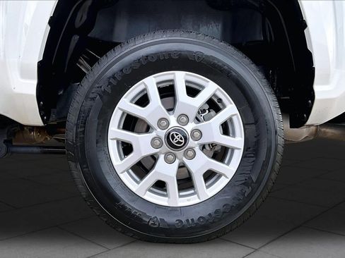 Used 2025 Toyota Tacoma SR5 AWD/4WD image 11