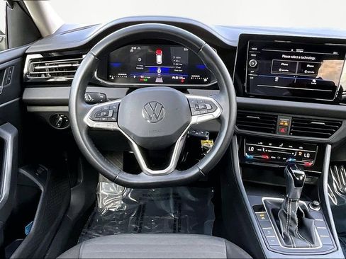 Used 2025 Volkswagen Jetta S image 5