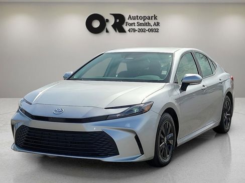 Used 2025 Toyota Camry LE image 2