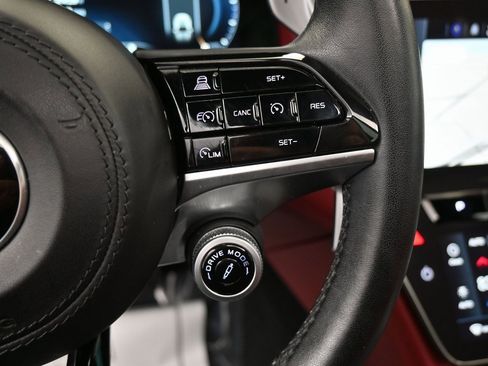 Used 2023 Maserati Grecale Modena image 22