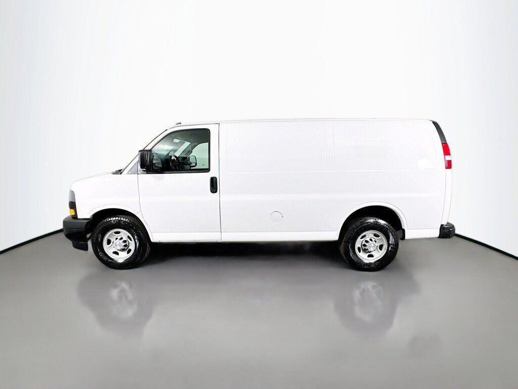 Used 2019 Chevrolet Express 2500 w/ Driver Convenience Package RWD image 2