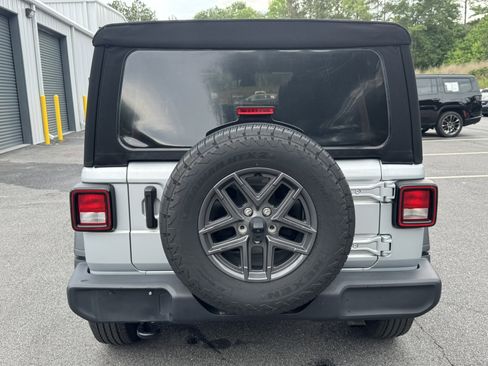 Used 2024 Jeep Wrangler Unlimited Sport AWD/4WD image 6