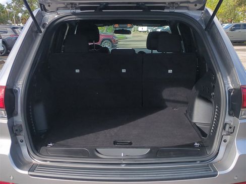 Used 2021 Jeep Grand Cherokee Laredo image 15