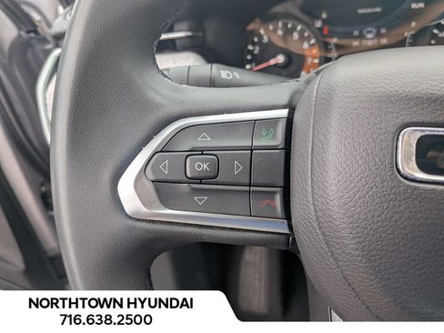 Used 2024 Jeep Compass Latitude image 25