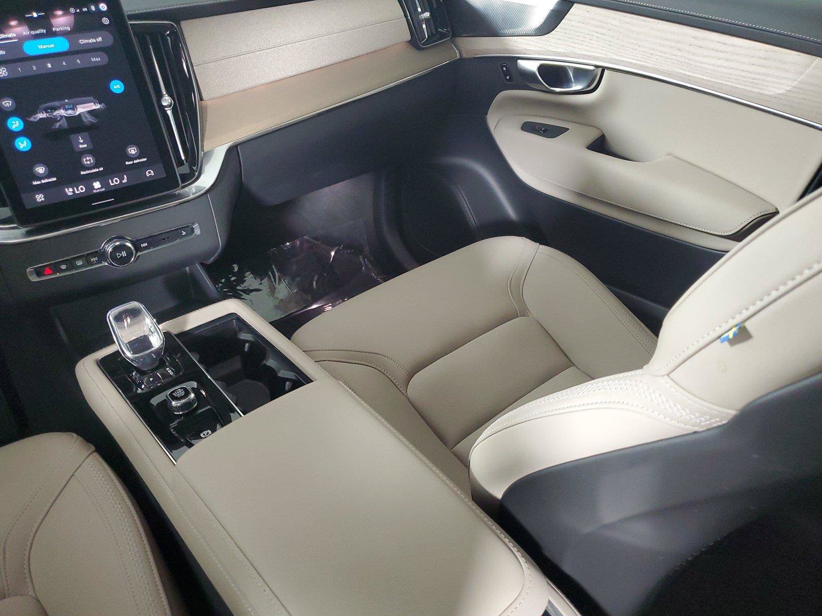 Certified 2026 Volvo XC90 B6 Plus AWD/4WD image 17