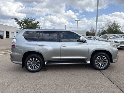 Used 2023 Lexus GX 460 Luxury w/ Accessory Package image 12