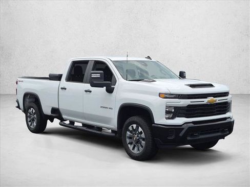 Used 2024 Chevrolet Silverado 2500 Custom w/ Custom Convenience Package AWD/4WD image 3