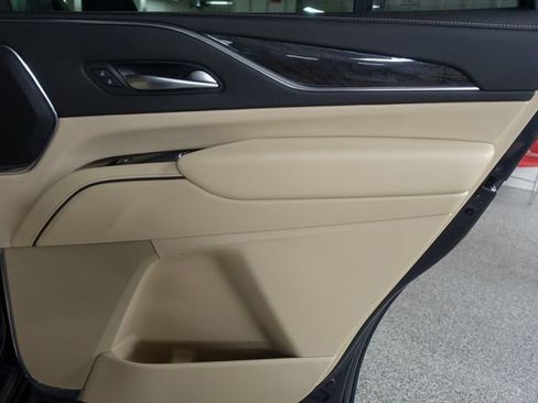 Used 2023 Cadillac Escalade Premium Luxury AWD/4WD image 28