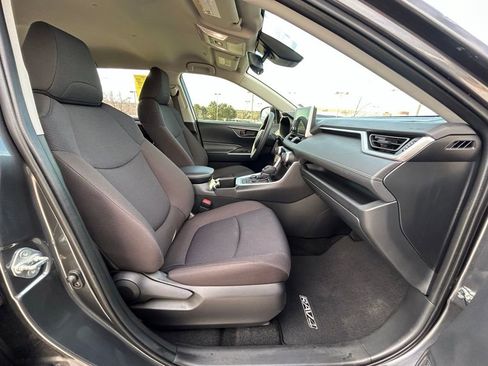 Used 2025 Toyota RAV4 LE AWD/4WD image 31