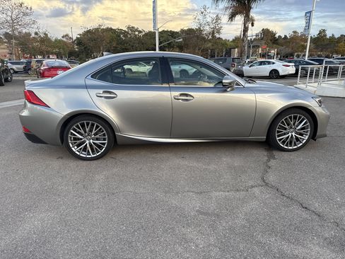 Used 2018 Lexus IS 300 image 6