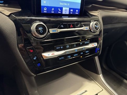 Used 2023 Ford Explorer Limited w/ Limited Technology Package AWD/4WD image 33