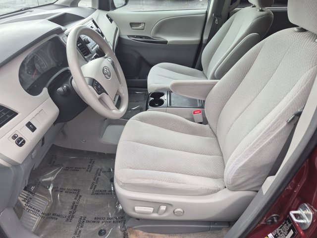 Used 2013 Toyota Sienna LE FWD image 9