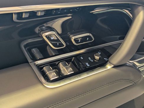 New 2026 Land Rover Range Rover Long Wheelbase SE AWD/4WD image 11