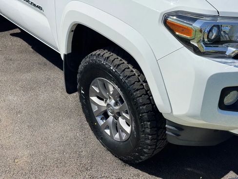 Used 2017 Toyota Tacoma SR5 w/ Tow Package AWD/4WD image 10