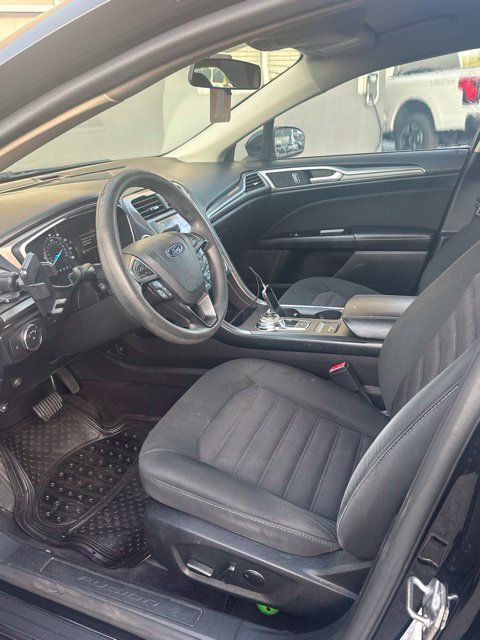Used 2017 Ford Fusion SE w/ Fusion SE Technology Package FWD image 25