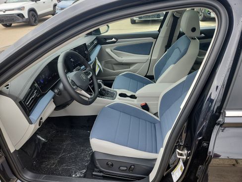 New 2025 Volkswagen Jetta SE image 11