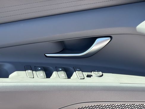 Certified 2025 Hyundai Elantra SE FWD image 16
