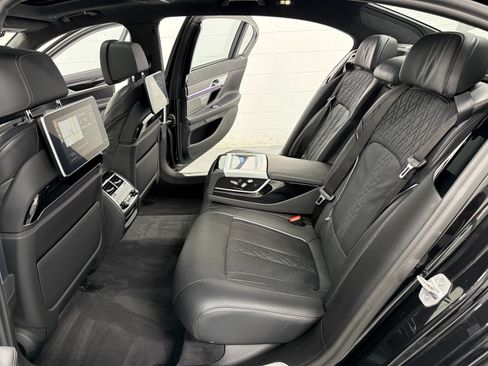 Used 2022 BMW M760i xDrive w/ Luxury Rear Seating Package AWD/4WD image 17
