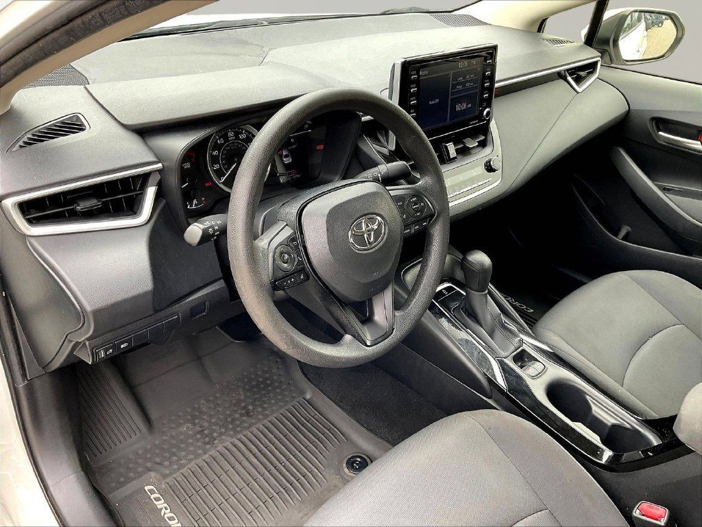 Used 2021 Toyota Corolla LE FWD image 19