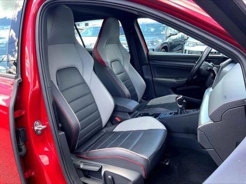 Used 2022 Volkswagen GTI SE FWD image 17