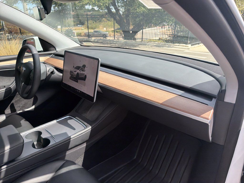 Used 2023 Tesla Model Y Long Range AWD/4WD image 37