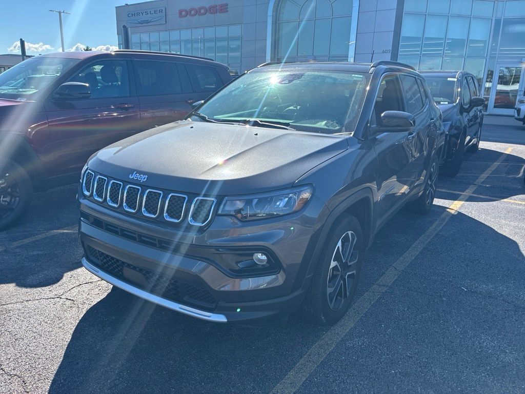 Certified 2023 Jeep Compass Limited AWD/4WD image 3