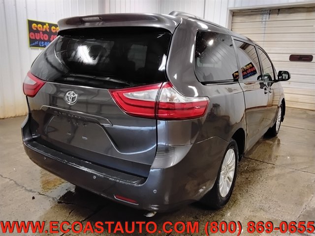 Used 2015 Toyota Sienna XLE w/ XLE Navigation Package FWD image 3