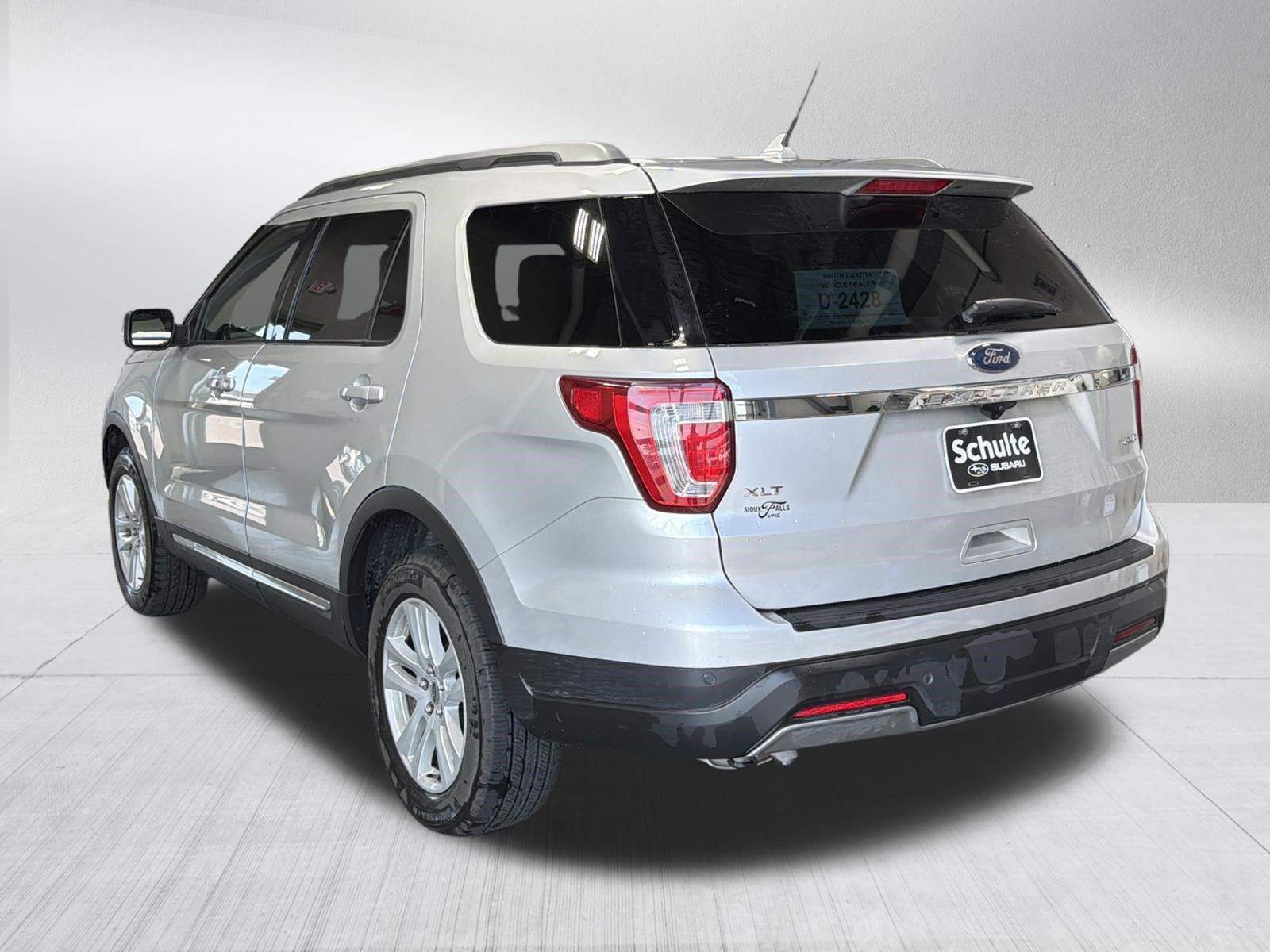 Used 2019 Ford Explorer XLT w/ Equipment Group 202A AWD/4WD image 5